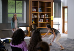 Duo intime, où se mêlent la parole et le geste, Anelaine et Cécile Tahon 