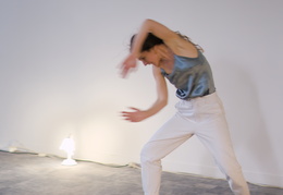 Duo intime, où se mêlent la parole et le geste, Anelaine et Cécile Tahon 