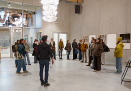 Visite du plateau, du décor, de la salle avec un·e technicien·ne