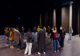 Visite du plateau, du décor, de la salle avec un·e technicien·ne