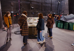 Visite du plateau, du décor, de la salle avec un·e technicien·ne
