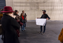 Visite du plateau, du décor, de la salle avec un·e technicien·ne